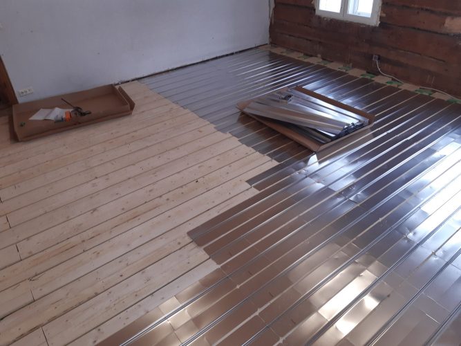 Lämmönluovutuslevyjen asennusta